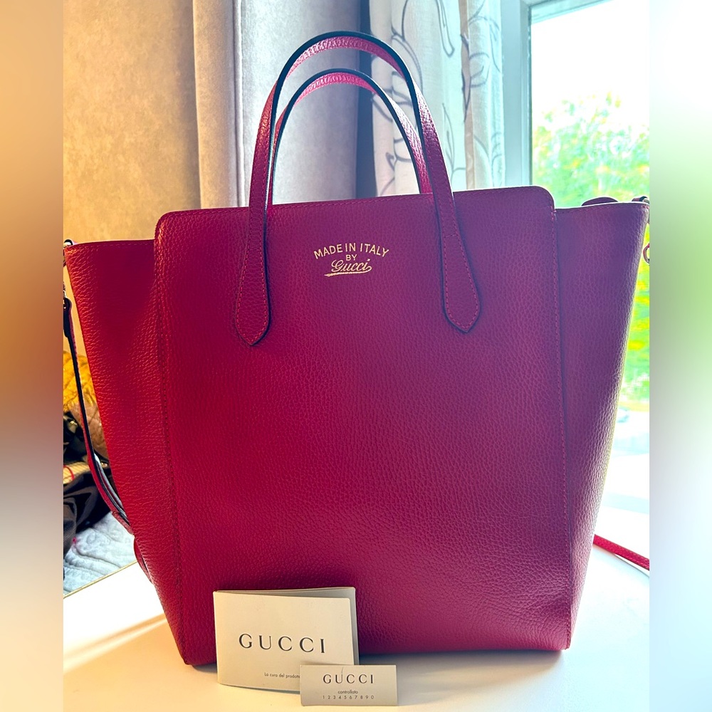Authentic large Red beautiful Gucci purse!